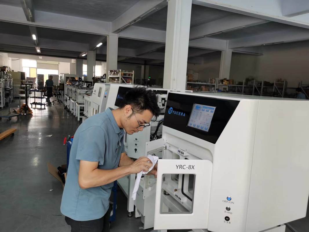 FREZARKA DENTYSTYCZNA YUCERA YRC-8X Z AUTOMATYCZNĄ ZMIANĄ TARCZY, WYSOKA PRĘDKOŚĆ FREZOWANIA, SPRZĘT LABORATORYJNY DENTYSTYCZNY, ROZWIĄZANIE CAD CAM