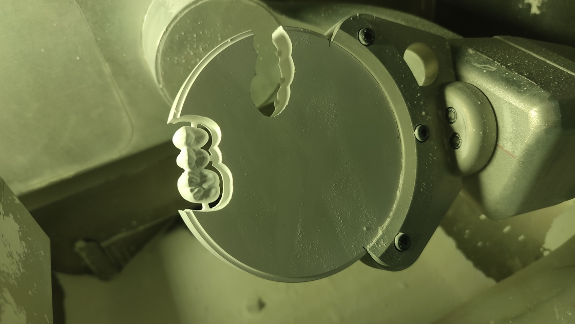 Sprzęt CAD CAM do stomatologii Yucera 5-osiowa frezarka do laboratorium dentystycznego YRC-5X