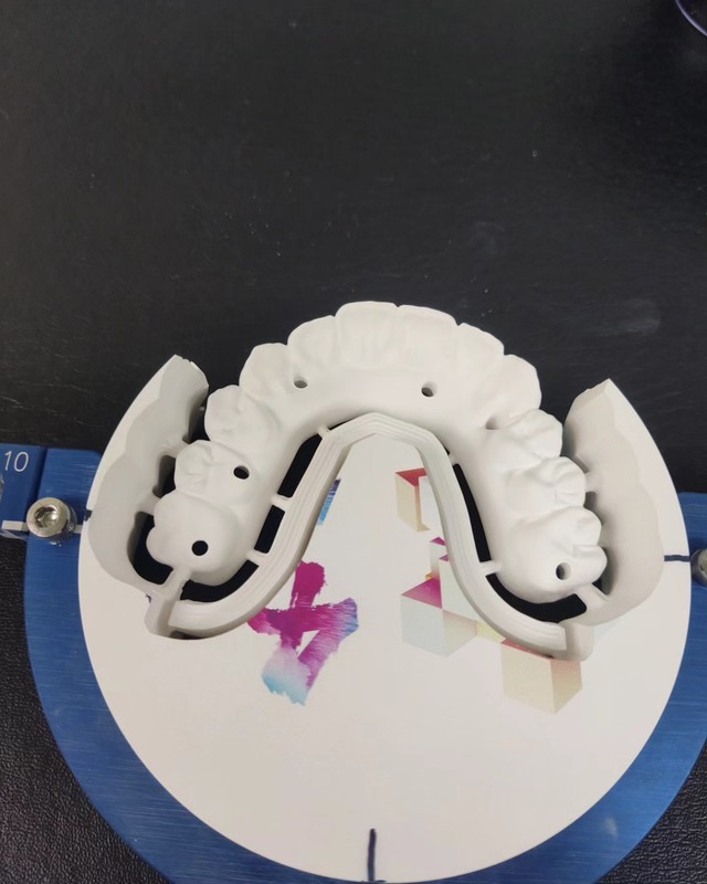 Yucera 4D Pro 95mm Dentystyczny Blok Cyrkonu Precyzyjne Wymiary Odpowiedni dla Różnych Rozwiązań Odbudowy Dentystycznej